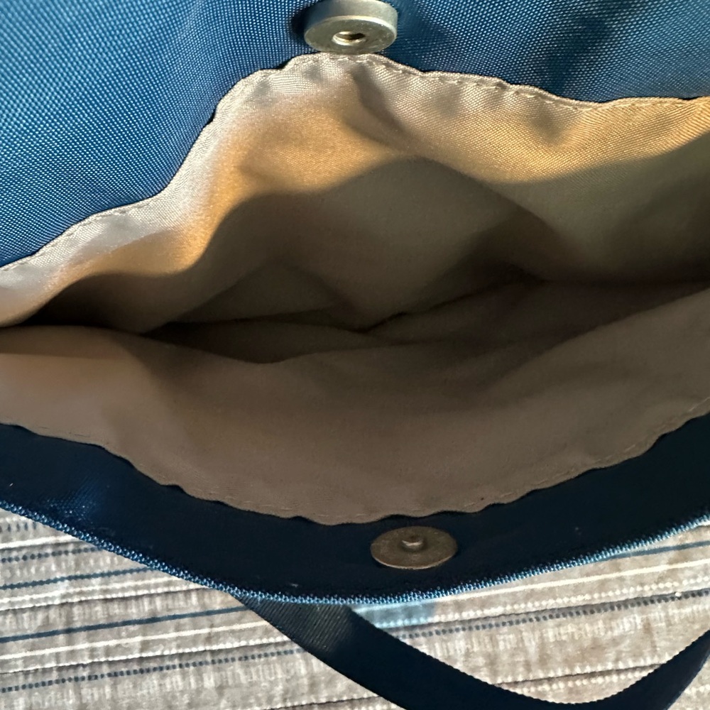 Baggallini blue crossbody bag, EUC - Picture 7 of 7